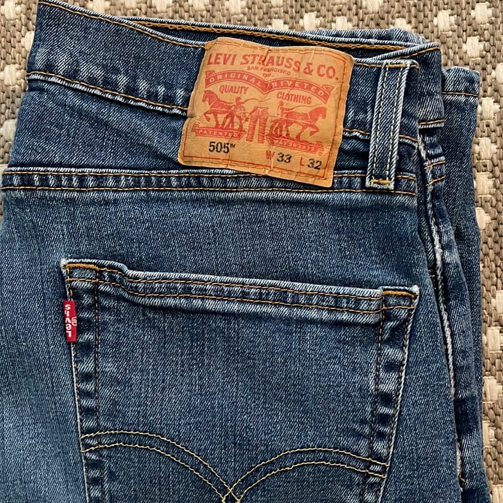 Levi’s men’s 505 regular fit jeans,no stretch, straight leg, original zipper fly